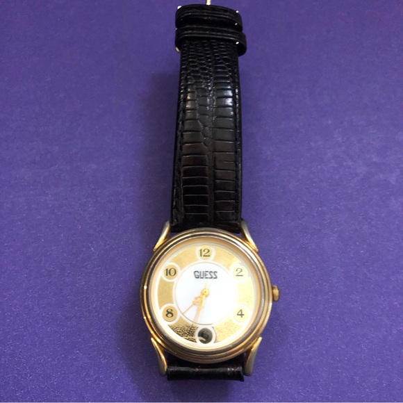 Vintage 1990’s Guess Analog Watch - Gold & white watch on genuine leather strap - Picture 2 of 13